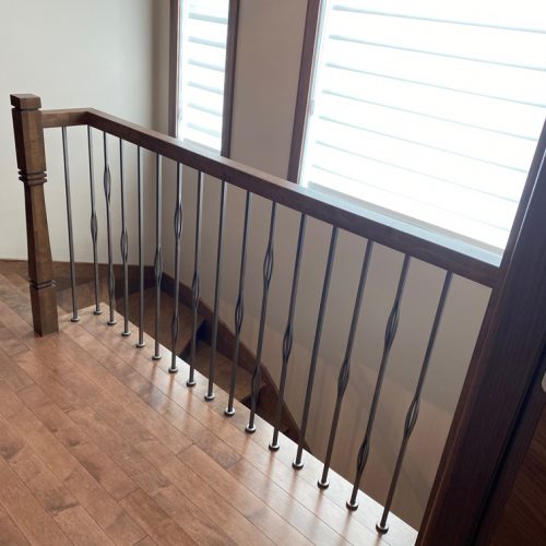 installation-escalier-rampe-bois-et-metal-1