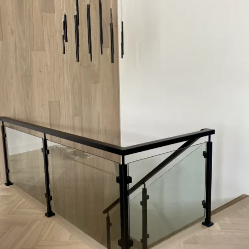 Plancher EXO Concept installation de plancher bois franc rampe et escalier